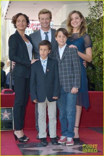 naomi-watts-simon-baker-walk-of-fame-ceremony-03.jpg