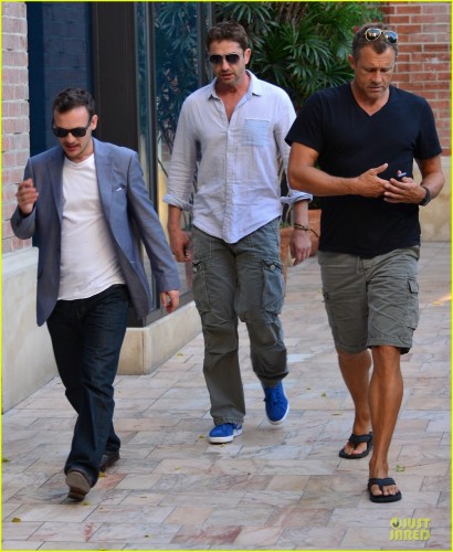gerard-butler-beverly-hills-outing-after-kane-lynch-news-03.jpg
