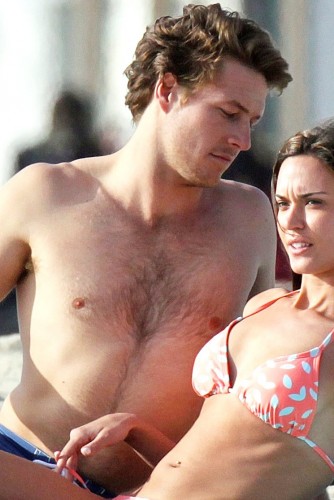 1382122974_luke-bracey-billy-magnussen-zoom.jpg