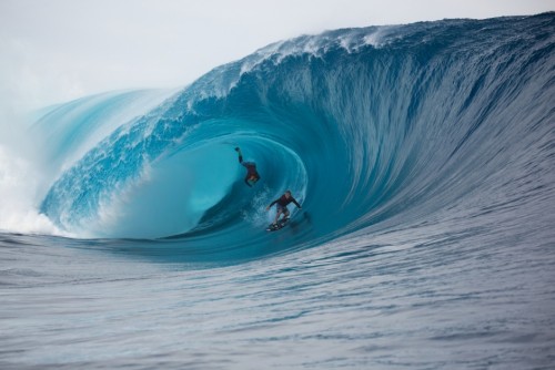 Mark_Healey_and_Garrett_McNamara_sharing_the_same_wave,_this_is_the_Wipe_out_of_the_day_for_Garrett._940_627.jpg