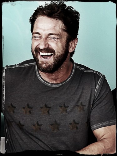 gerard-butlers-smile-is-irresistable-at-ellery-fashion-show-03.jpg