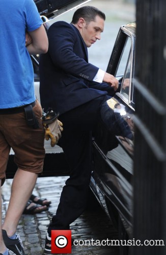 tom-hardy-on-the-set-of-legend_4292764.jpg