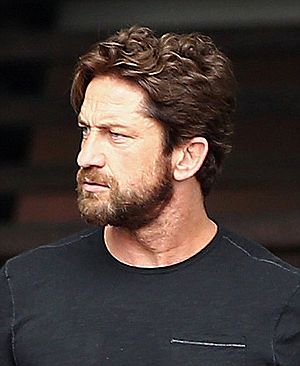 gerard-butler-oozes-sex-appeal-with-tight-tee-04.jpg