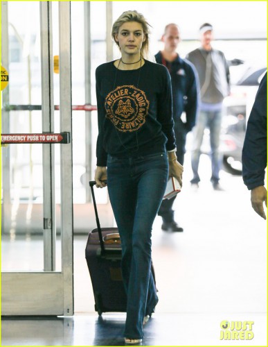 kelly-rohrbach-goes-solo-at-craveonline-relaunch-celebration-05.JPG
