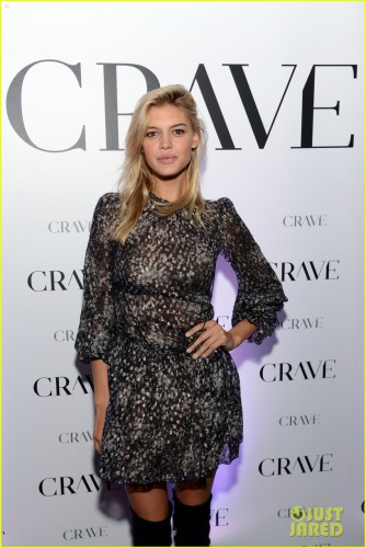 kelly-rohrbach-goes-solo-at-craveonline-relaunch-celebration-03.jpg