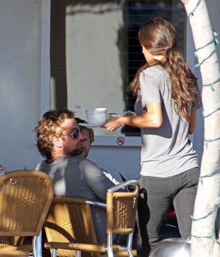 Gerard+Butler+Gerard+Butler+Eats+Friends+Brentwood-2.jpg