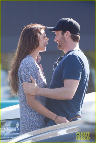 gerald-butler-and-his-bae-share-intimate-moment-03.JPG