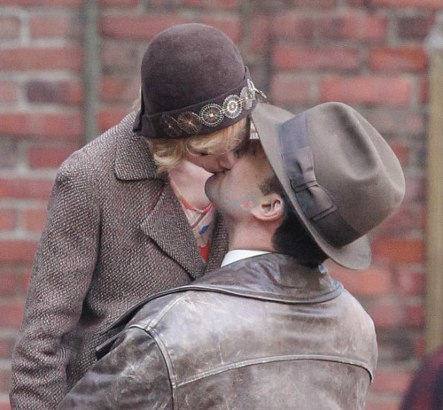 ben-sienna-kissing-27nov15-06.jpg