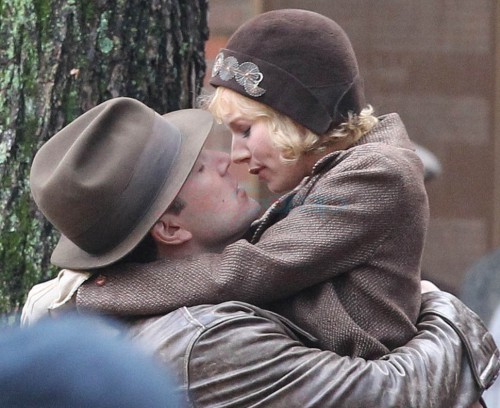 ben-sienna-kissing-27nov15-02.jpg