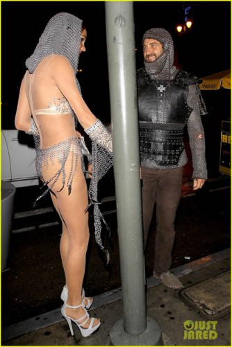 gerard-butler-knight-on-halloween-16.jpeg