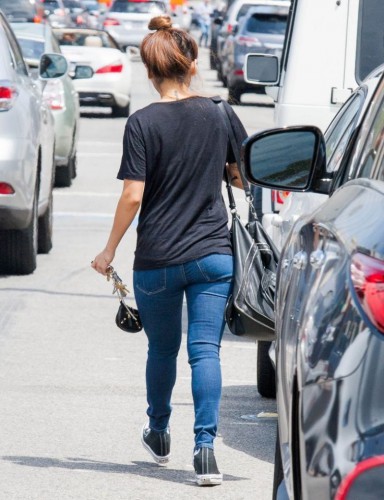 brenda-song-in-tight-jeans-shopping-in-studio-city-august-2014_1.jpg
