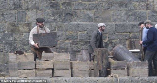 3F294A0100000578-4402664-In_character_The_latest_scenes_filmed_on_an_uninhabited_island_2-a-189_1491938760928.jpg