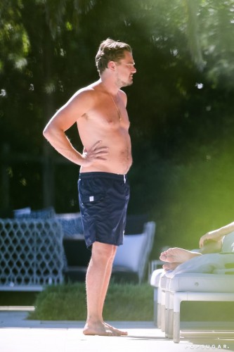 Leonardo-DiCaprio-Kate-Winslet-Pool-St-Tropez (1).jpg