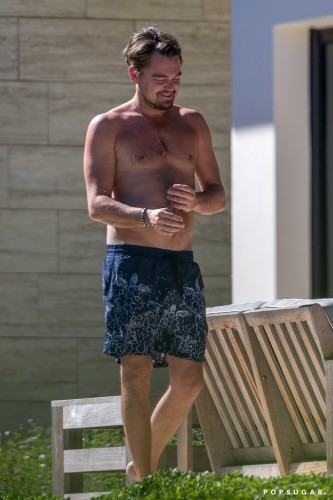 Leonardo-DiCaprio-Kate-Winslet-Pool-St-Tropez (3).jpg