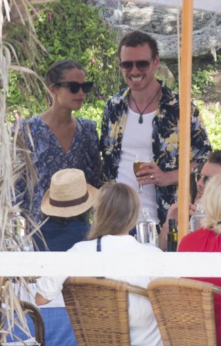 45612A3400000578-4983572-Ringing_it_in_While_the_couple_of_three_years_is_yet_to_confirm_-a-48_1508128850477.jpg
