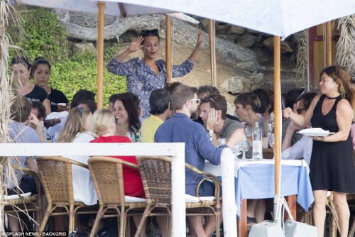 45612A3800000578-4983572-_Guests_have_been_told_to_arrive_in_Ibiza_on_a_certain_date_and_-a-62_1508129088692.jpg
