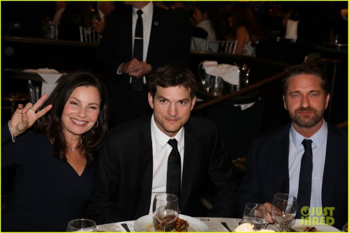 ashton-kutcher-gerard-butler-support-israel-defense-forces-22.jpg