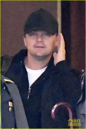 leonardo-dicaprio-camila-morrone-arrive-in-paris-02.jpg