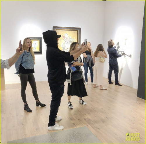 leonardo-dicaprio-art-basel-01.jpg