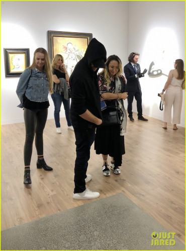 leonardo-dicaprio-art-basel-11.jpg