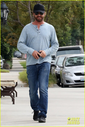 gerard-butler-morgan-brown-go-to-lunch-01.jpg