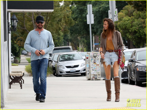 gerard-butler-morgan-brown-go-to-lunch-06.jpg