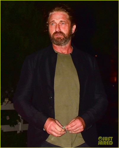 gerard-butler-dinner-dattte-with-girlfriend-morgan-brown-date-night-03.jpg