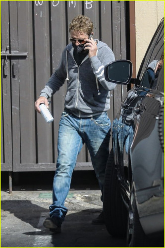 gerard-butler-pda-filled-photos-with-morgan-brown-07.jpg