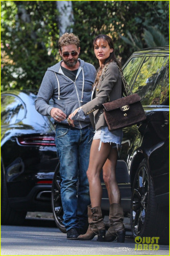 gerard-butler-pda-filled-photos-with-morgan-brown-30.jpg