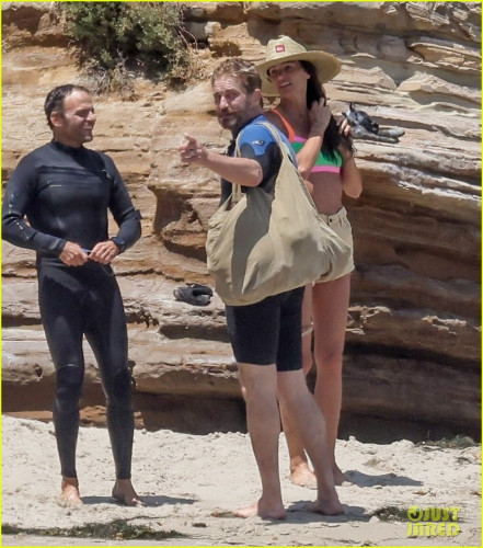 gerard-butler-morgan-brown-surfing-beach-day-80.jpg